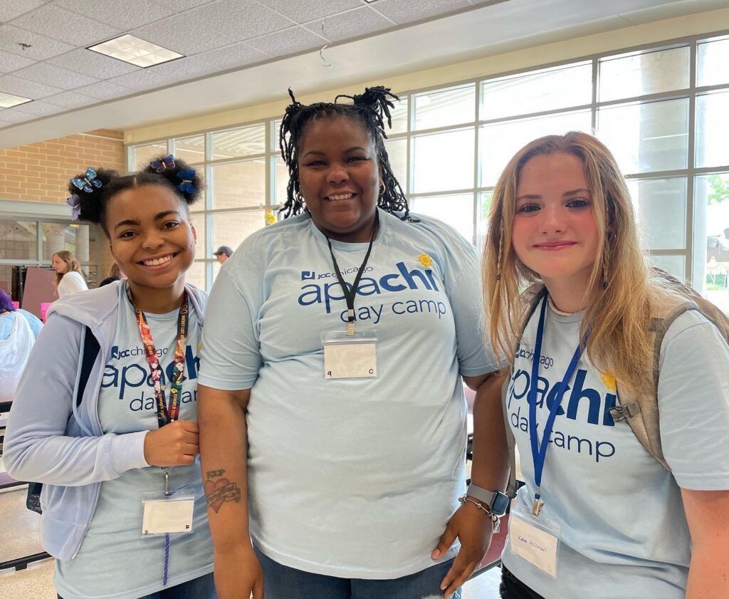 Three girls wearing Apachi t-shirts